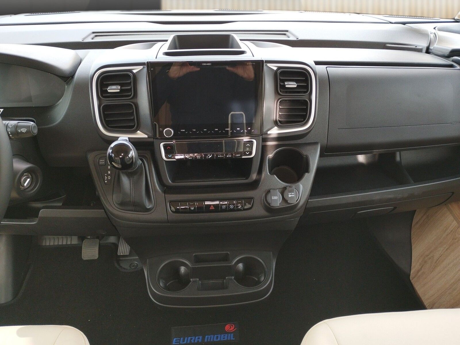 Fahrzeugabbildung Eura Mobil Integra Line IL 720 QF MondialMarkise8-Gang Aut.