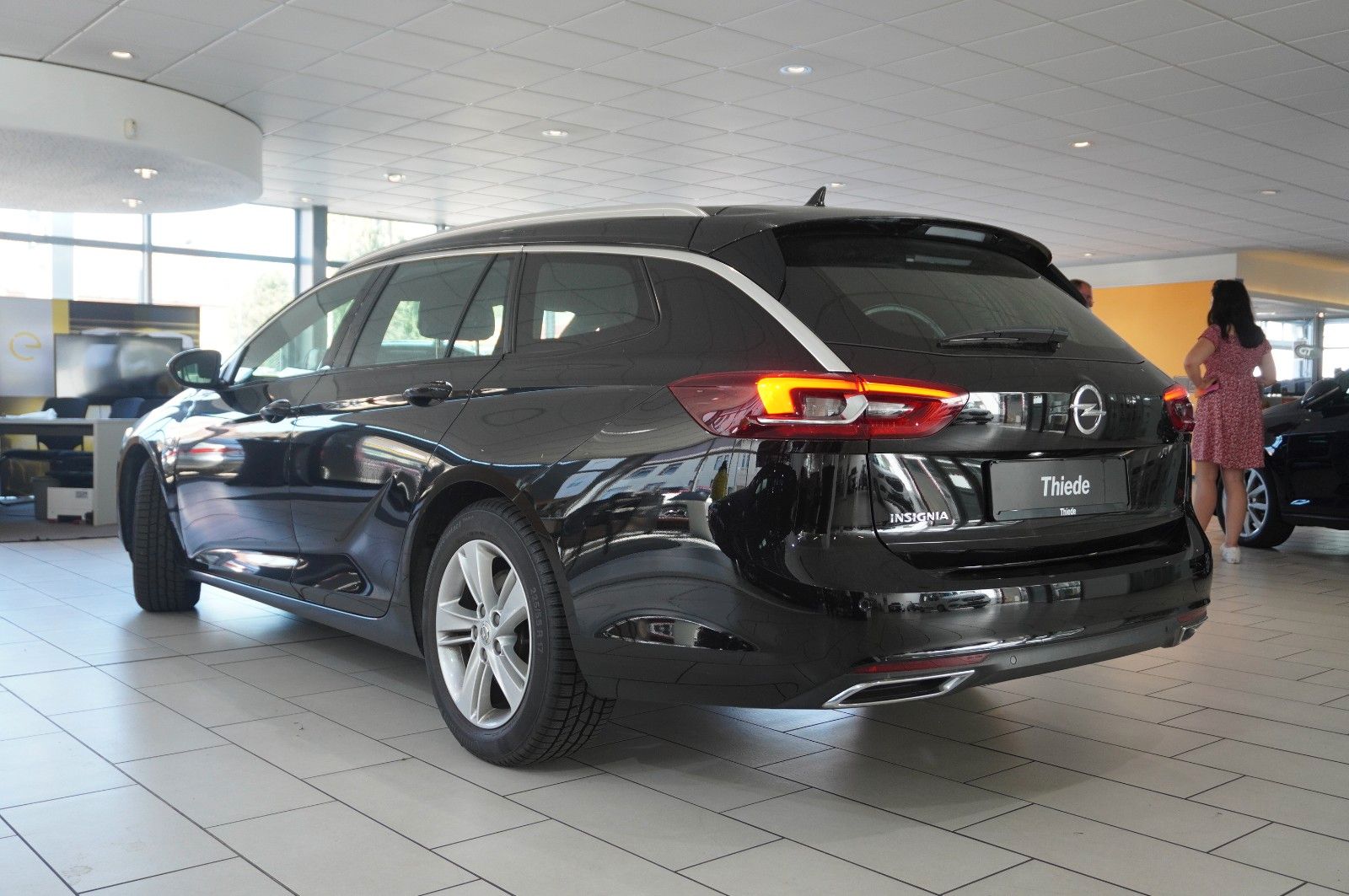 Fahrzeugabbildung Opel Insignia B ST 2.0T ELEGANCE NAVI/LED/VIRT./DAB+