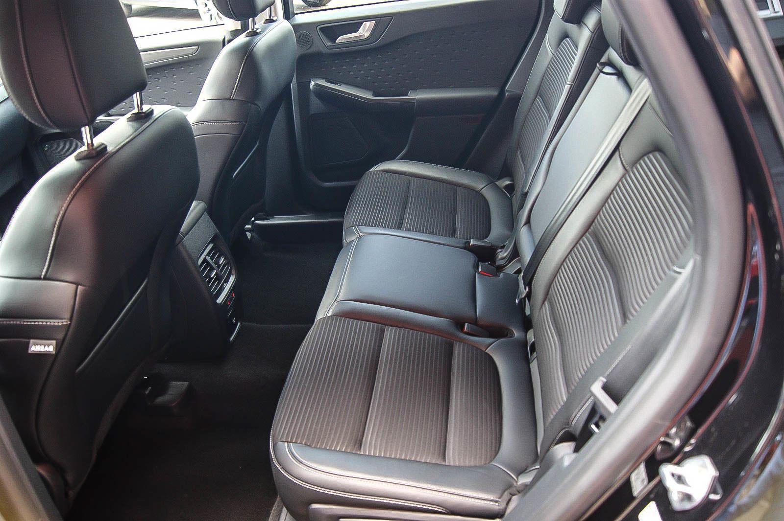 Fahrzeugabbildung Ford Kuga 1.5i Titanium X PARKASSYST KAMERA ACC LED