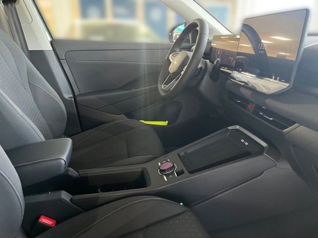 Fahrzeugabbildung Volkswagen T-Roc Life 1.5 l eTSI DSG AHK GJR NAVI