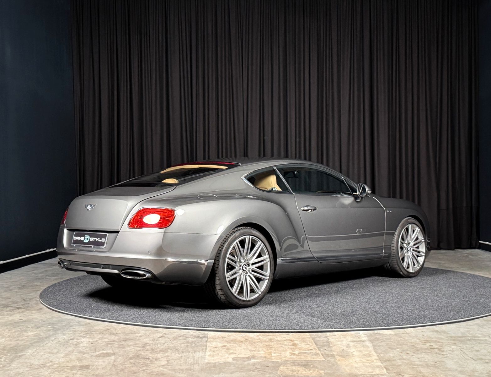 Fahrzeugabbildung Bentley Continental GT 6.0 W12 Speed 4WD Automatik