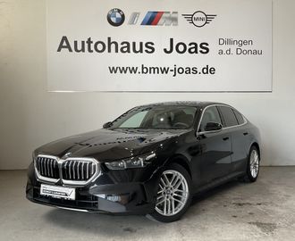 BMW Leasingangebot: BMW 520i |AHK |Komfortsitze |19" LMR