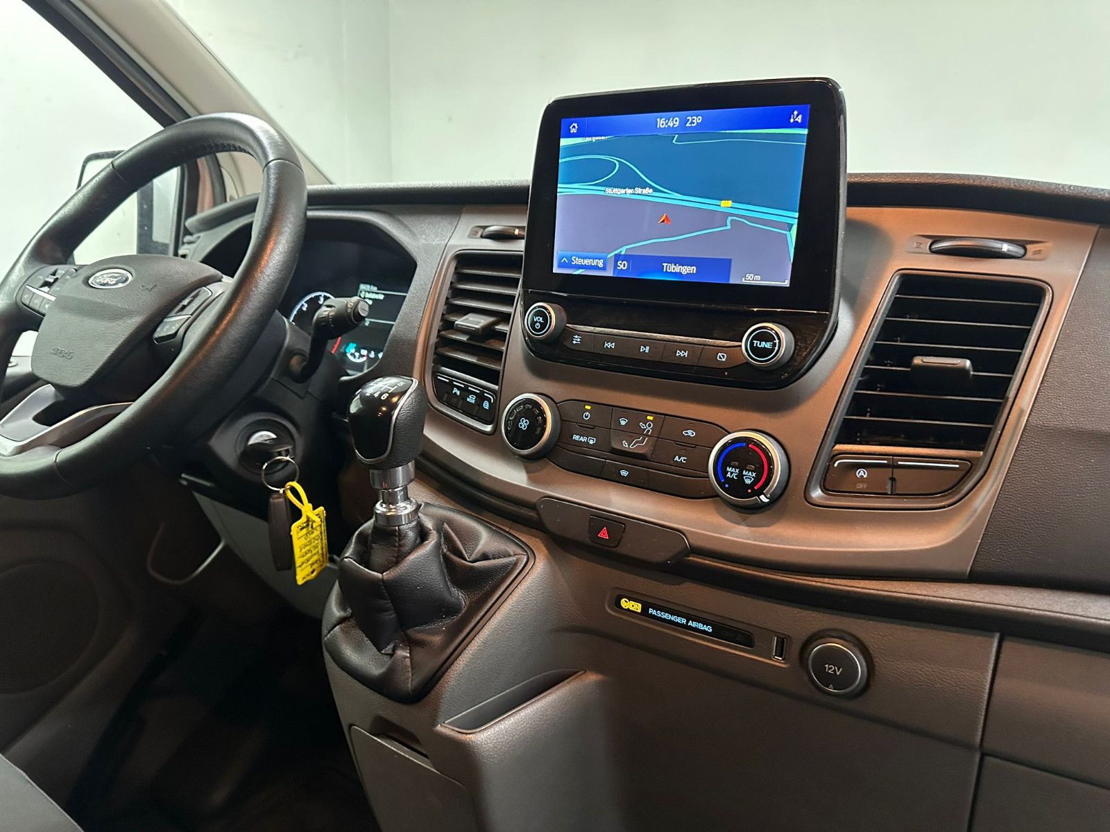 Fahrzeugabbildung Ford Transit Custom 320 L1H1* 9SITZE*NAVI*KLIMA*SDH*