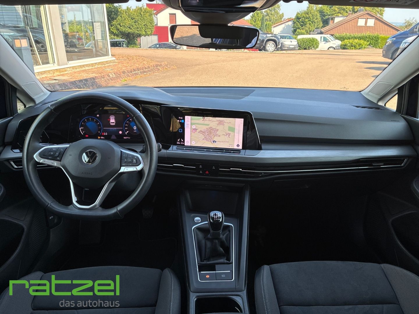 Fahrzeugabbildung Volkswagen Golf Variant VIII 1.5 TSI STYLE +NAVI+IQ.LIGHT