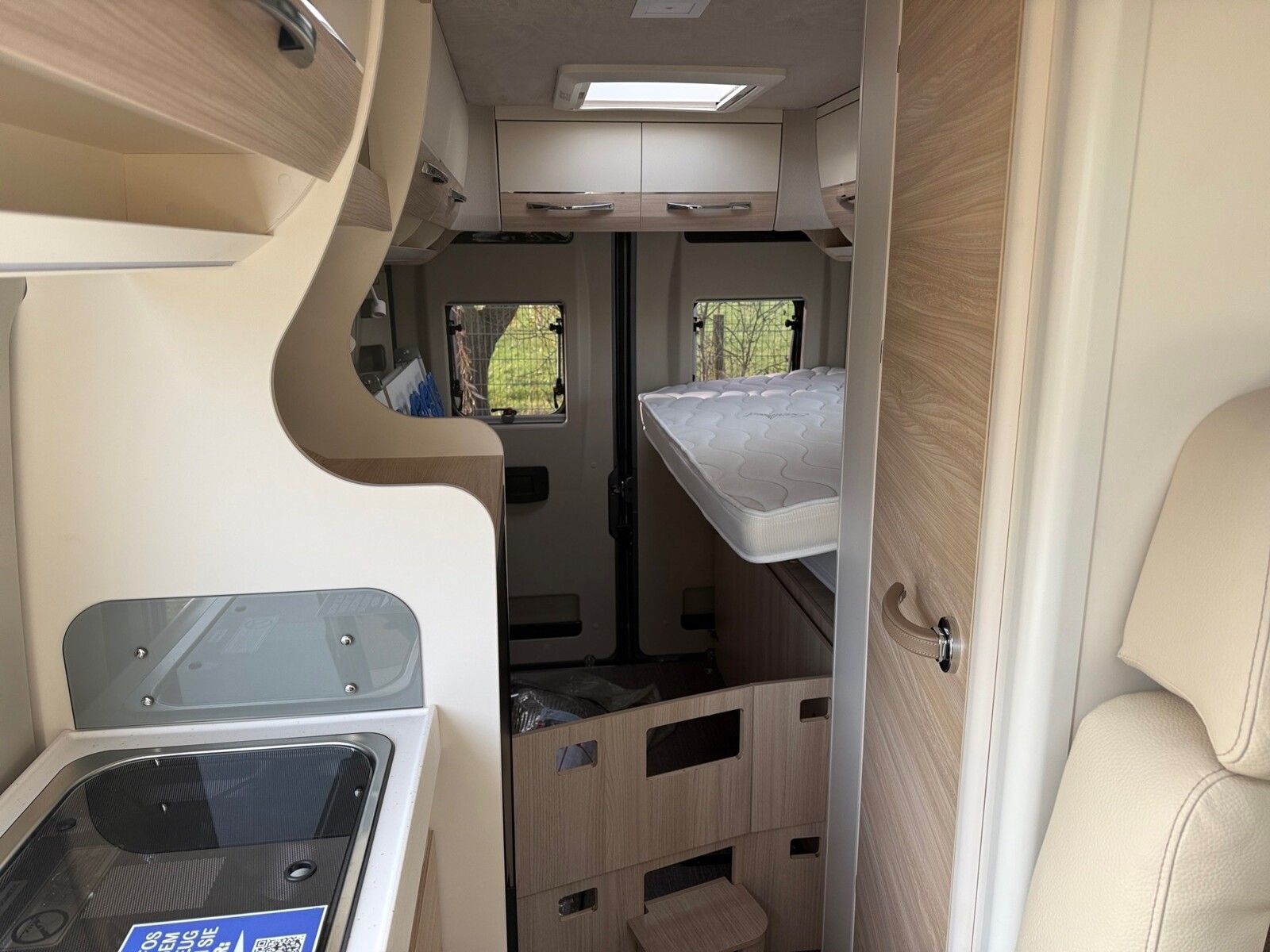 Fahrzeugabbildung Eura Mobil Van V 595 HB Alufelgen, RFK, Captain-Chair-Sitze