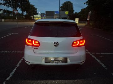 Volkswagen Golf - 6