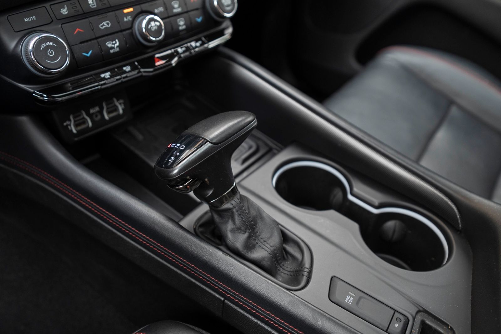 Fahrzeugabbildung Dodge Durango R/T 5,7L AWD SRT Paket LPG ACC LED KAM