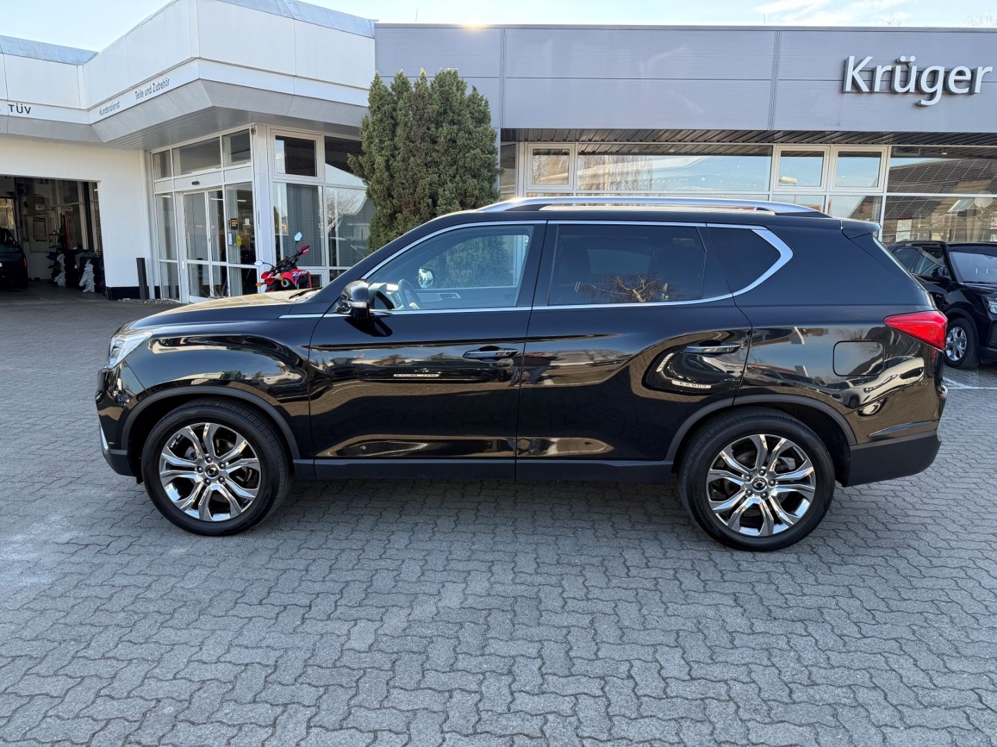 Fahrzeugabbildung KGM Rexton Sapphire 2.2D 4WD AT Top Zustand