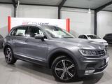 Volkswagen Tiguan 2.0 TDI DSG 4M HIGHLINE / 1.HAND, LED,ACC - Volkswagen Tiguan mit Diesel-Antrieb: Geländewagen, 2.0