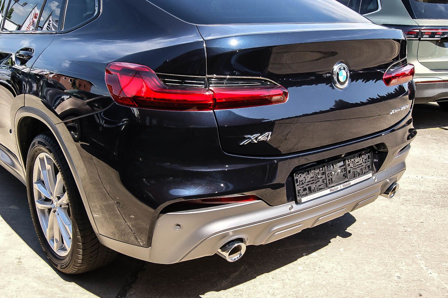 Fahrzeugabbildung BMW X4 xDrive 20 d M Sport X HUD ANHZV STHZG PANO