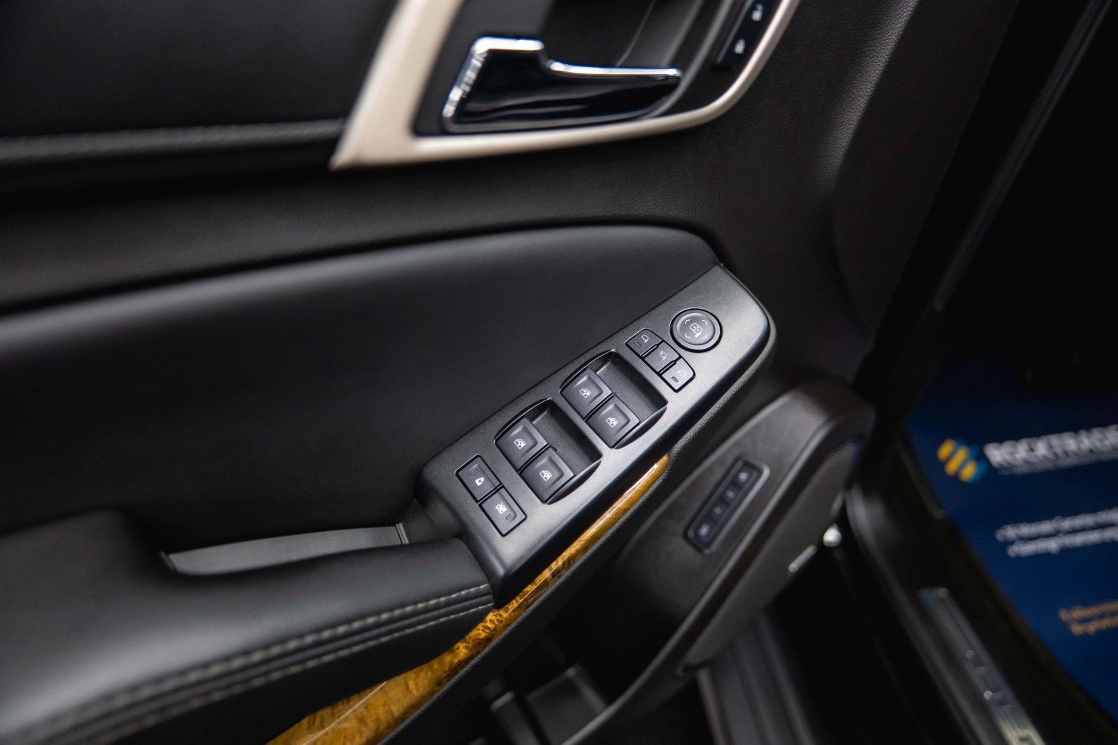 Fahrzeugabbildung GMC Yukon 6.2 V8 DENALI 4x4 LED *Unfallfrei*TV*ACC*