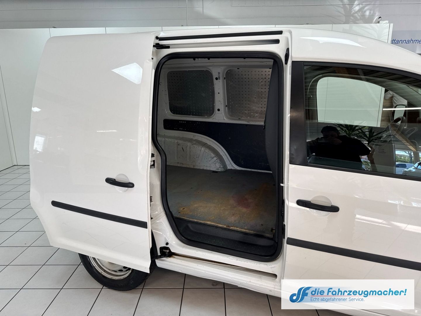 Fahrzeugabbildung Volkswagen Caddy Kasten TÜV 09/26 AHK Klimaauto *EXPORT