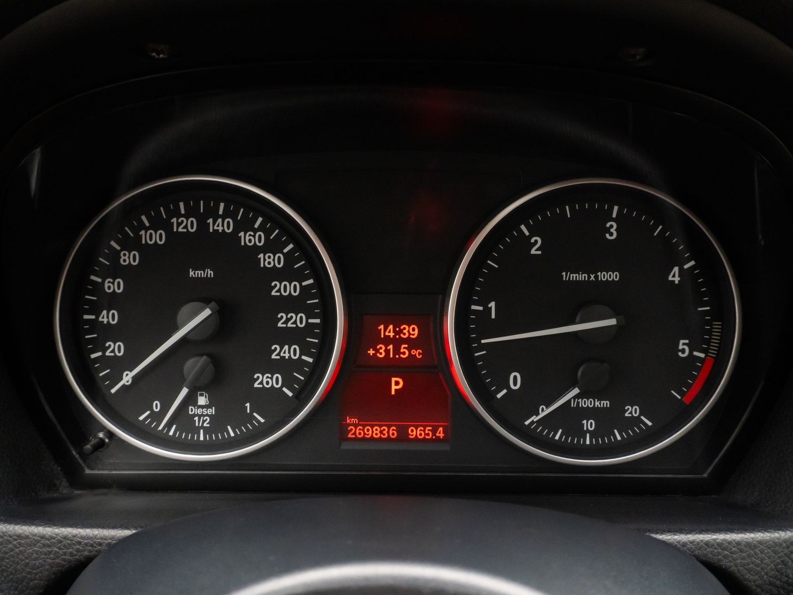 Fahrzeugabbildung BMW 325d GeschwindigReg Xenon PDC Alarm HiFi Leder