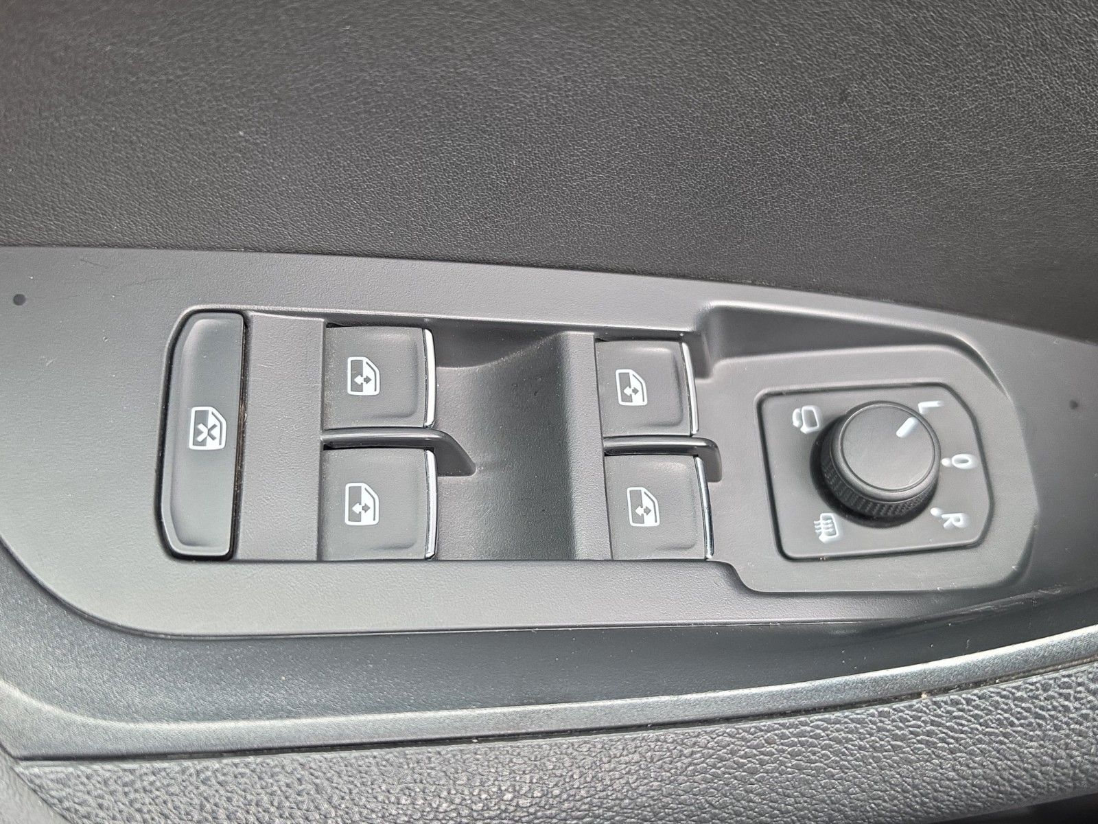 Fahrzeugabbildung SKODA Kodiaq Style 4x4 LED AHK CARPLAYER