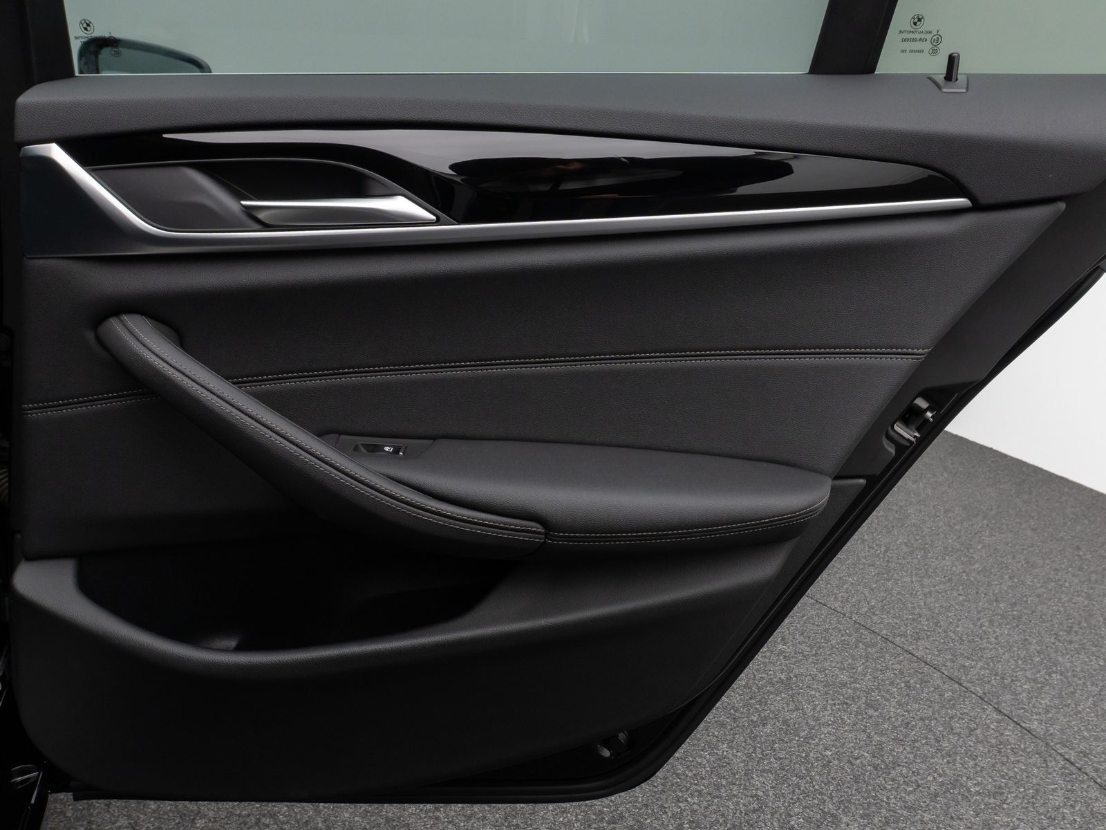 Fahrzeugabbildung BMW 520d Panorama Kamera DAB HiFi ACC Alarm M Sport