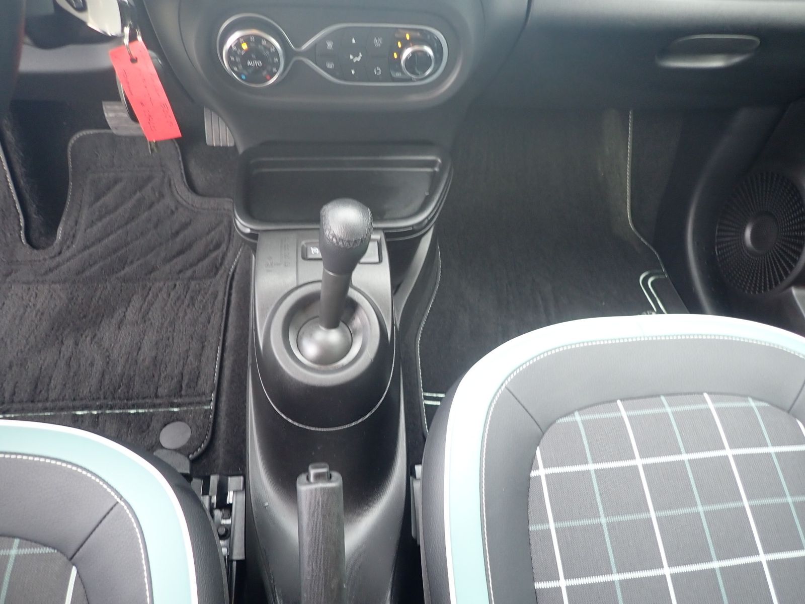 Fahrzeugabbildung Renault Twingo La Parisienne TCe 90 EDC
