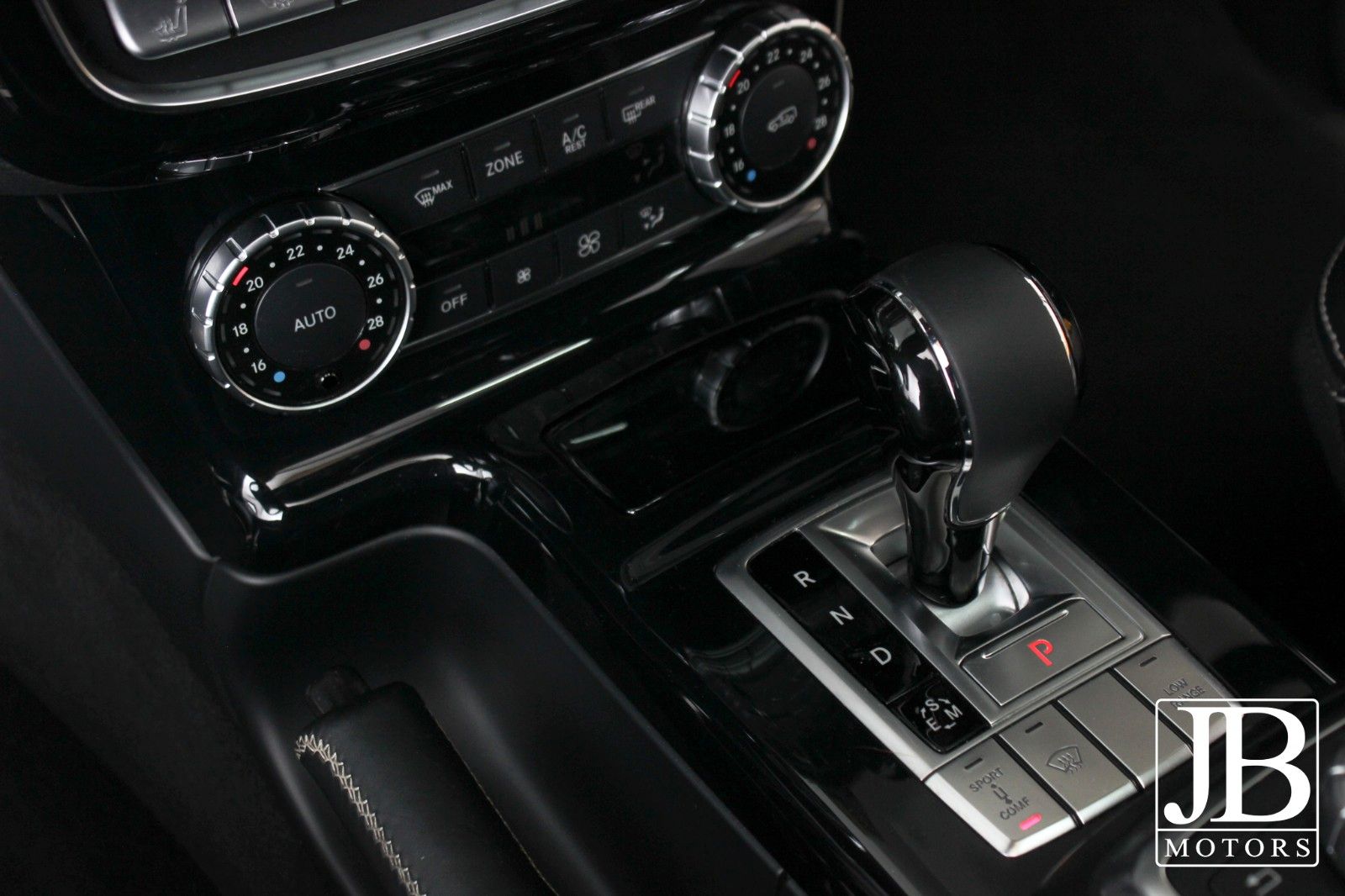 Fahrzeugabbildung Mercedes-Benz G -Modell G500 Exclusiv Fond TV Designo H&K
