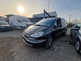 Peugeot 807 Allure 7-Sitze Klima AHK Alu Euro 5 - Peugeot 807 mit Diesel-Antrieb: mit Navigationssystem