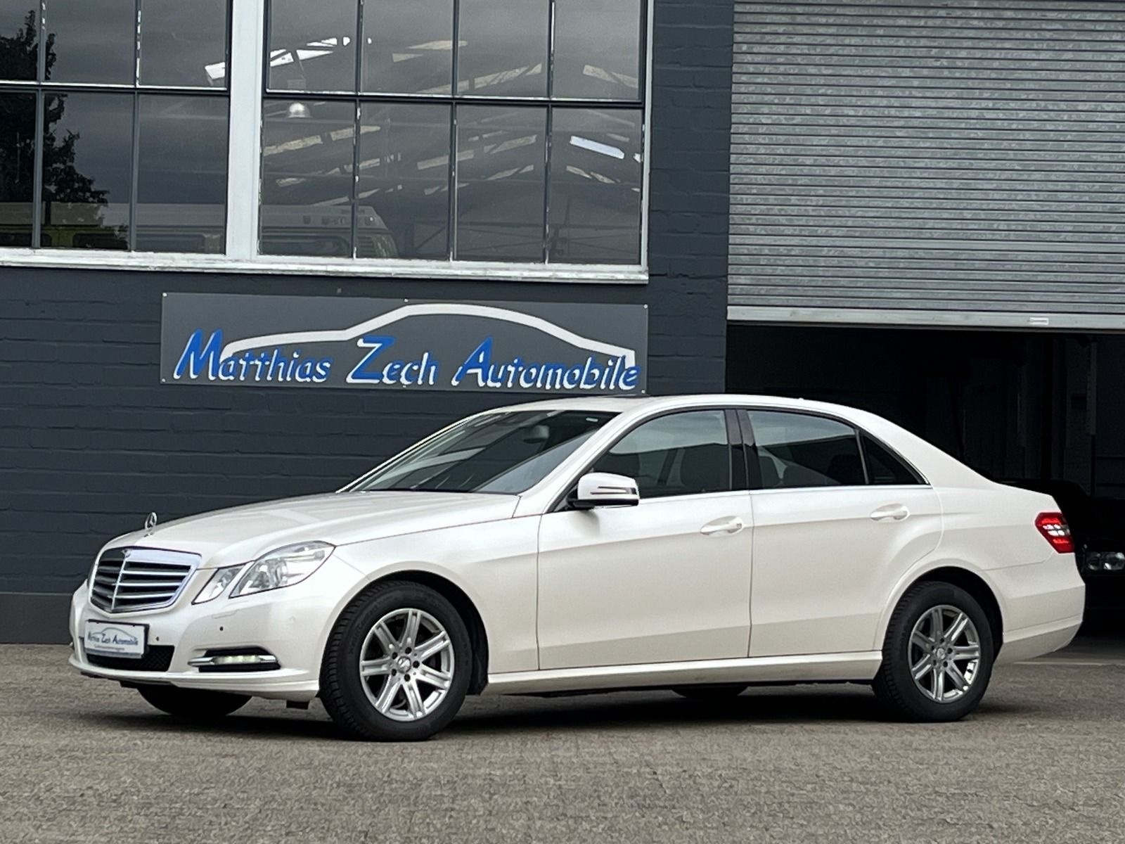 Mercedes E 200 - 1