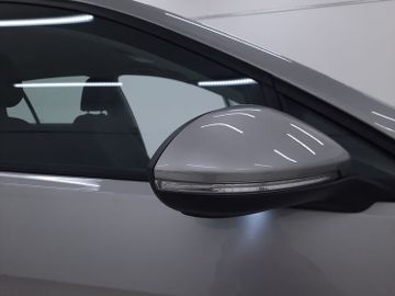 Volkswagen Golf - 5
