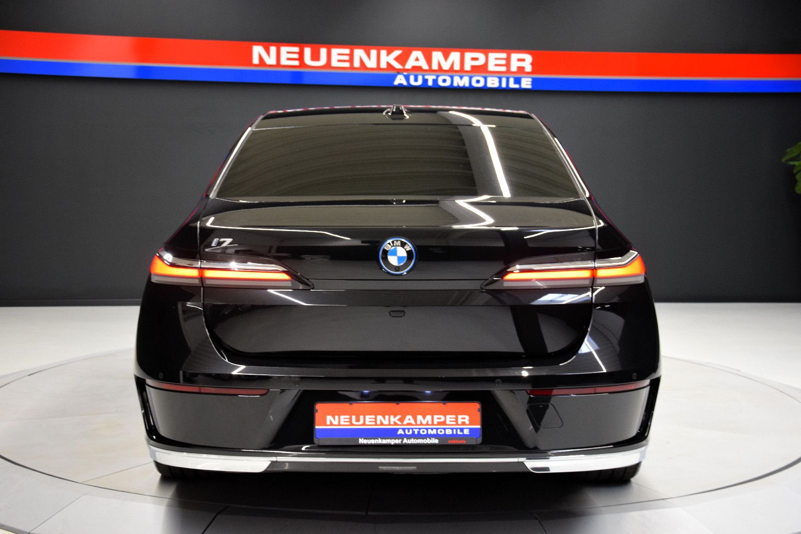 Fahrzeugabbildung BMW i7 xDrive 60 Design Pure Exce Fond-Ent. Kristall