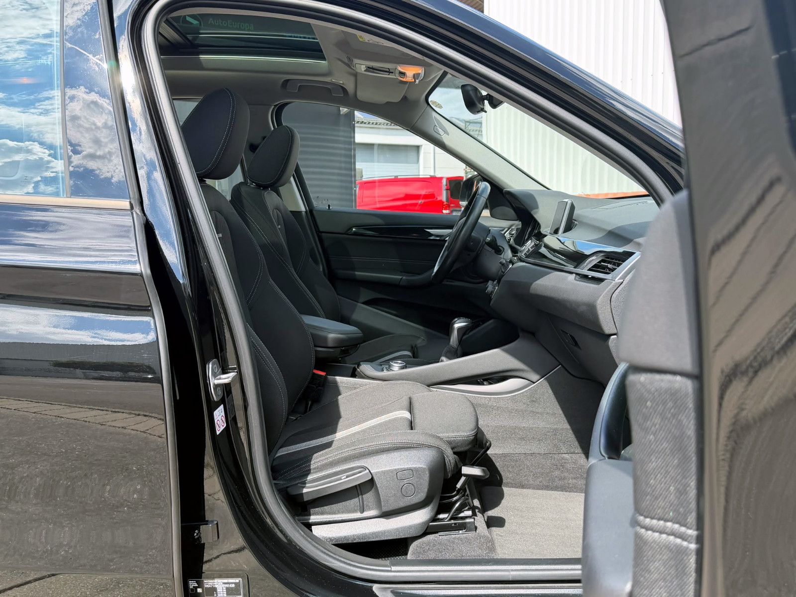 Fahrzeugabbildung BMW X1 xDrive25e Advantage ACC KAM PANO LED SHZ NAV