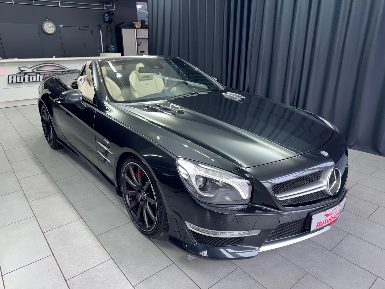 Fahrzeugabbildung Mercedes-Benz SL 63 AMG|PERFORMANCE PACKAGE|MASSAGE|H/K|VOLL