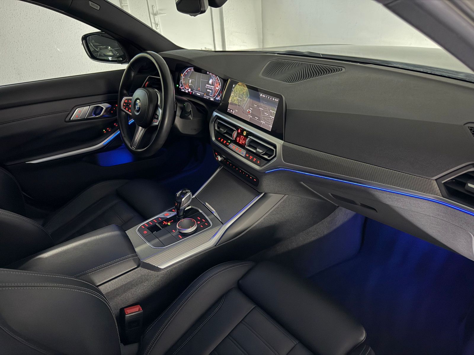 Fahrzeugabbildung BMW 330 i xDrive M SPORT/LASER/HuD/H&K/360*/MEMORY
