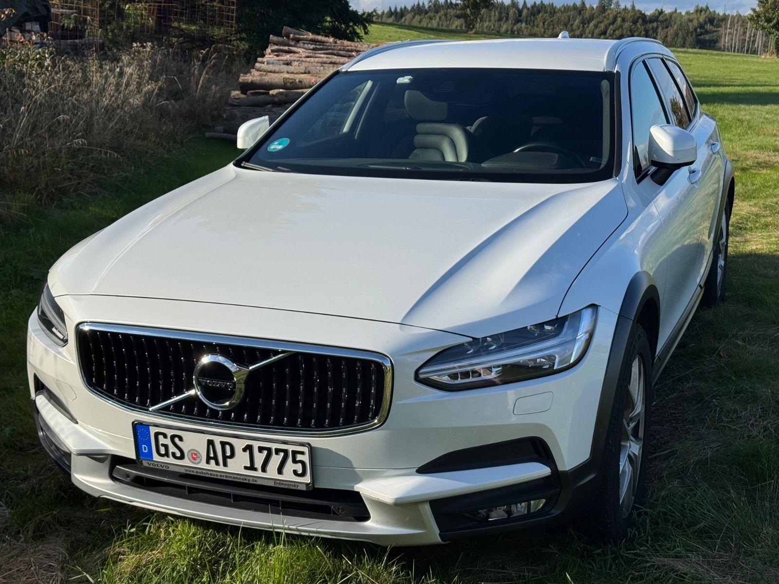 Volvo V90 Cross Country D5 AWD Pro ATM bei 77100 km