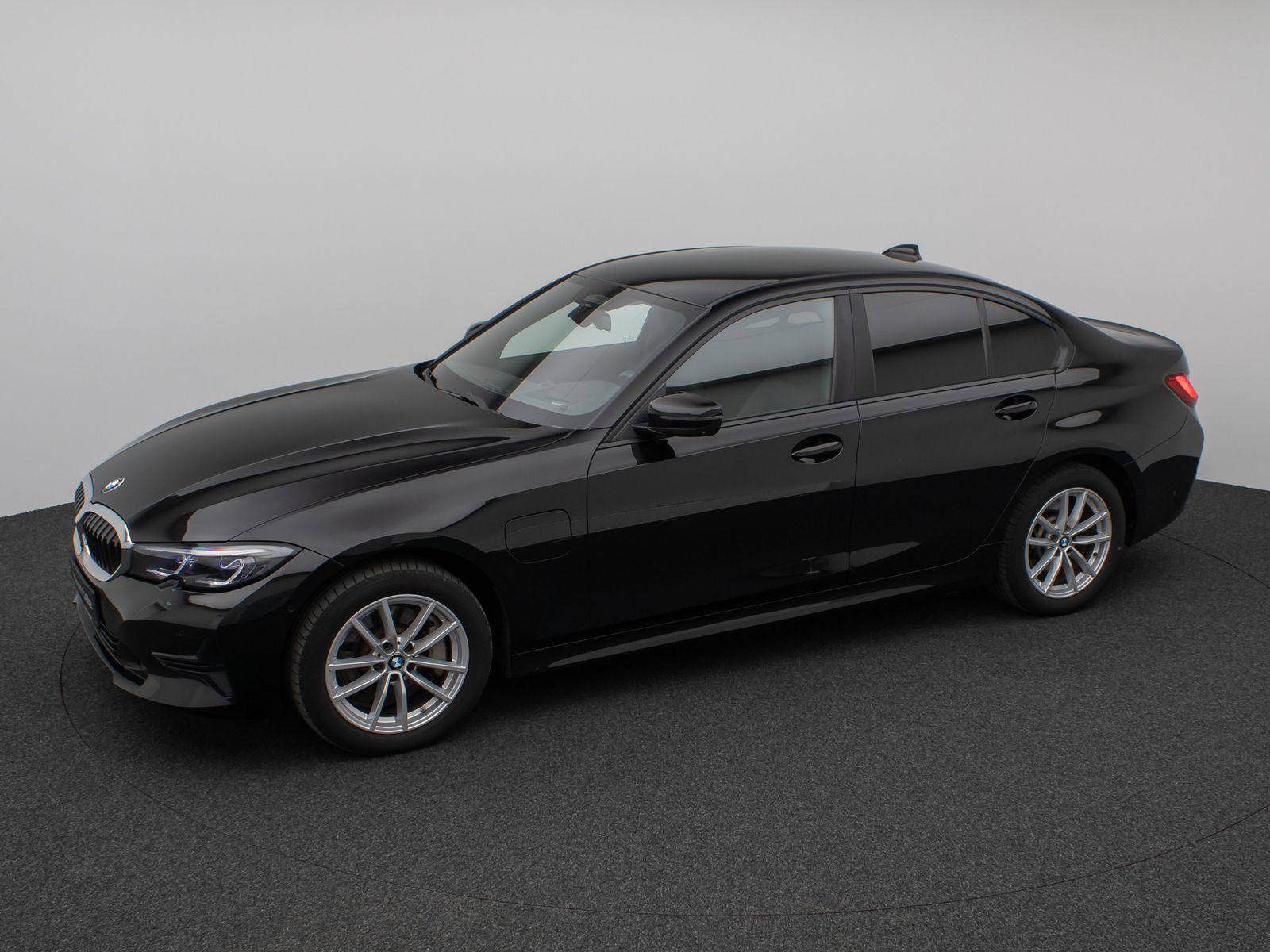 Fahrzeugabbildung BMW 330e Laser 360°HUD DAB H/K Lenkrhzg ACC Komfort