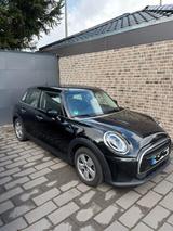 MINI Cooper 5-Türer, der jüngste Schalter 