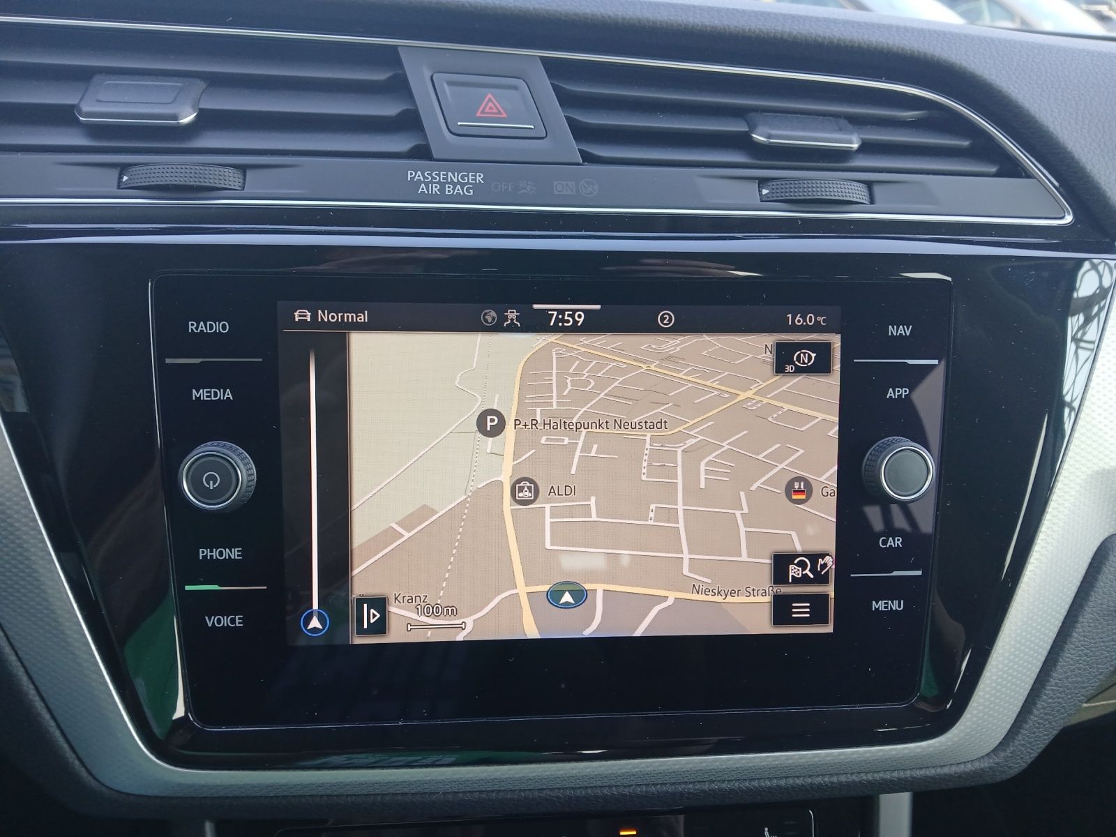 Fahrzeugabbildung Volkswagen Touran TSI Move DSG 7-Si Navi AID ACC PDC SH LM