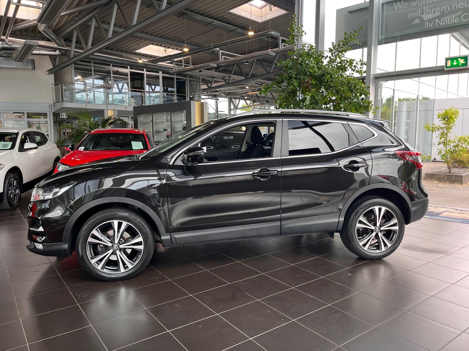 Fahrzeugabbildung Nissan Qashqai Zama AHK PANO NAV RFK SHZ