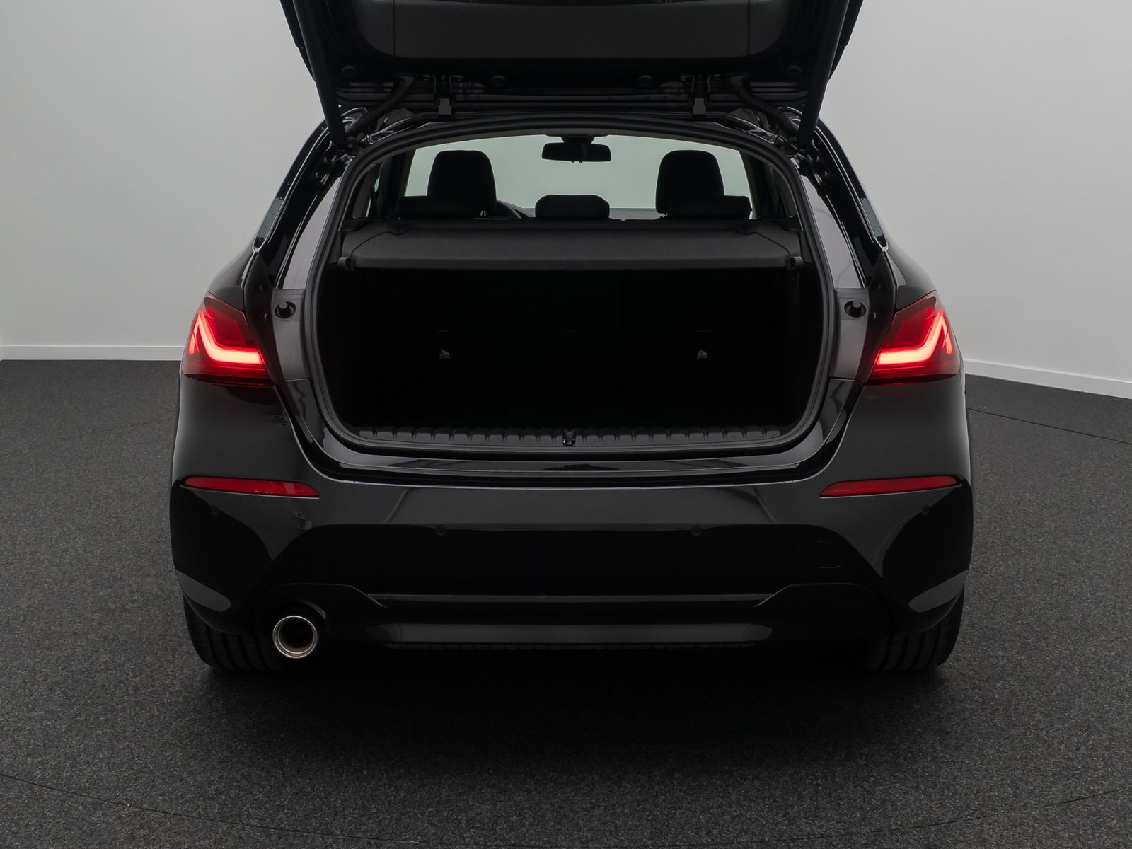 Fahrzeugabbildung BMW 118i Advantage HUD Kamera Alarm DAB CockpitProf