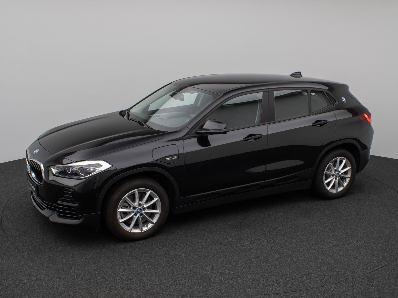 Fahrzeugabbildung BMW X2 xD25e Kamera DAB Lordos Geschwindigkeitsreg