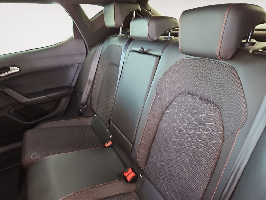 Fahrzeugabbildung SEAT Leon 1.5 eTSI ACT OPF DSG FR