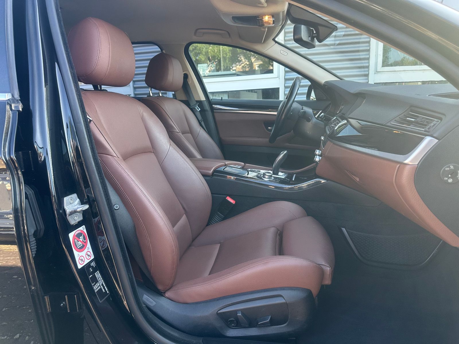 Fahrzeugabbildung BMW 520 d TOURING*HEAD-UP+LEDER-BRAUN*