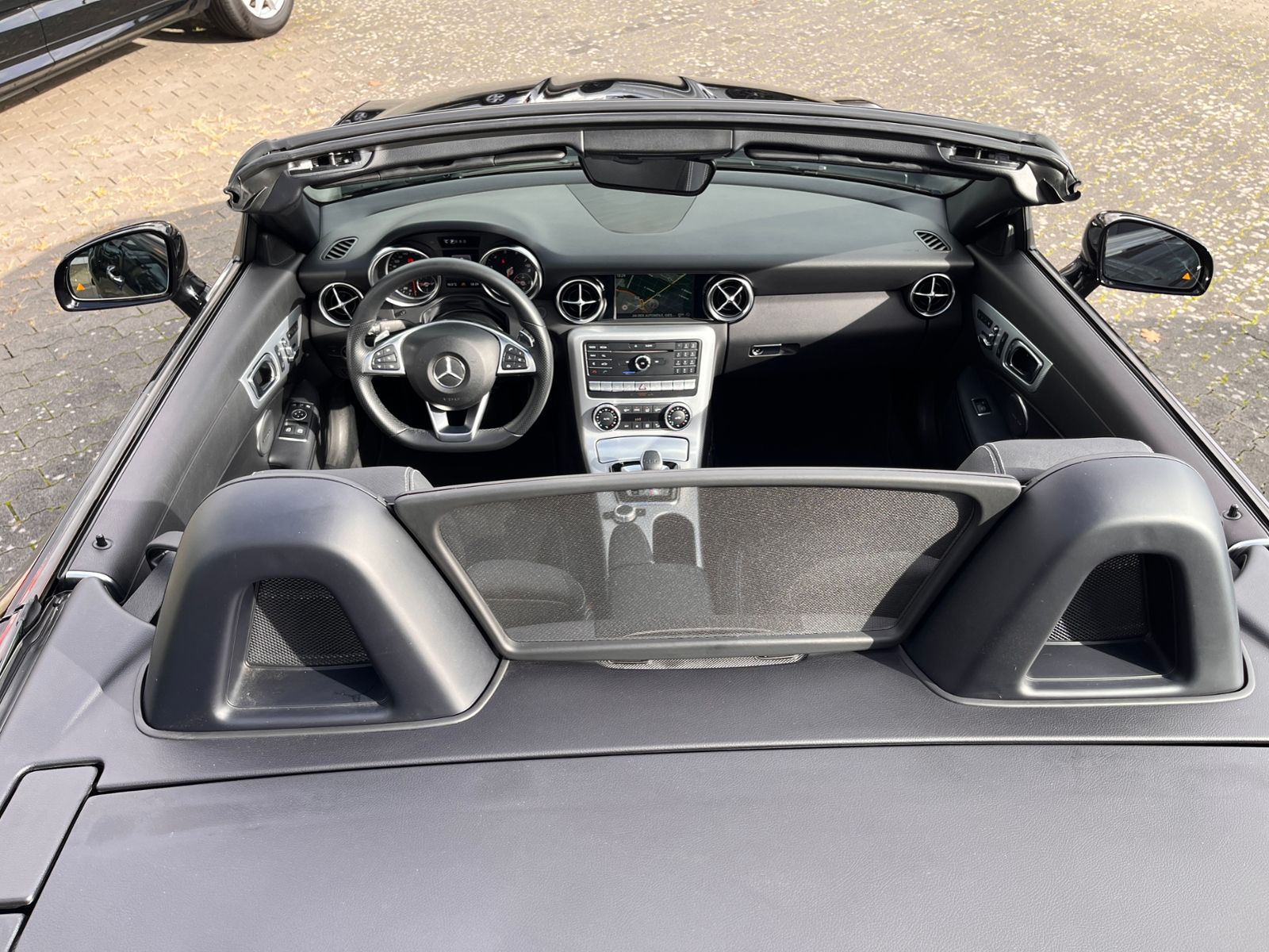 Fahrzeugabbildung Mercedes-Benz SLC 300 AMG-LINE KLIMA LED NAVI ALU AIRSCRAF