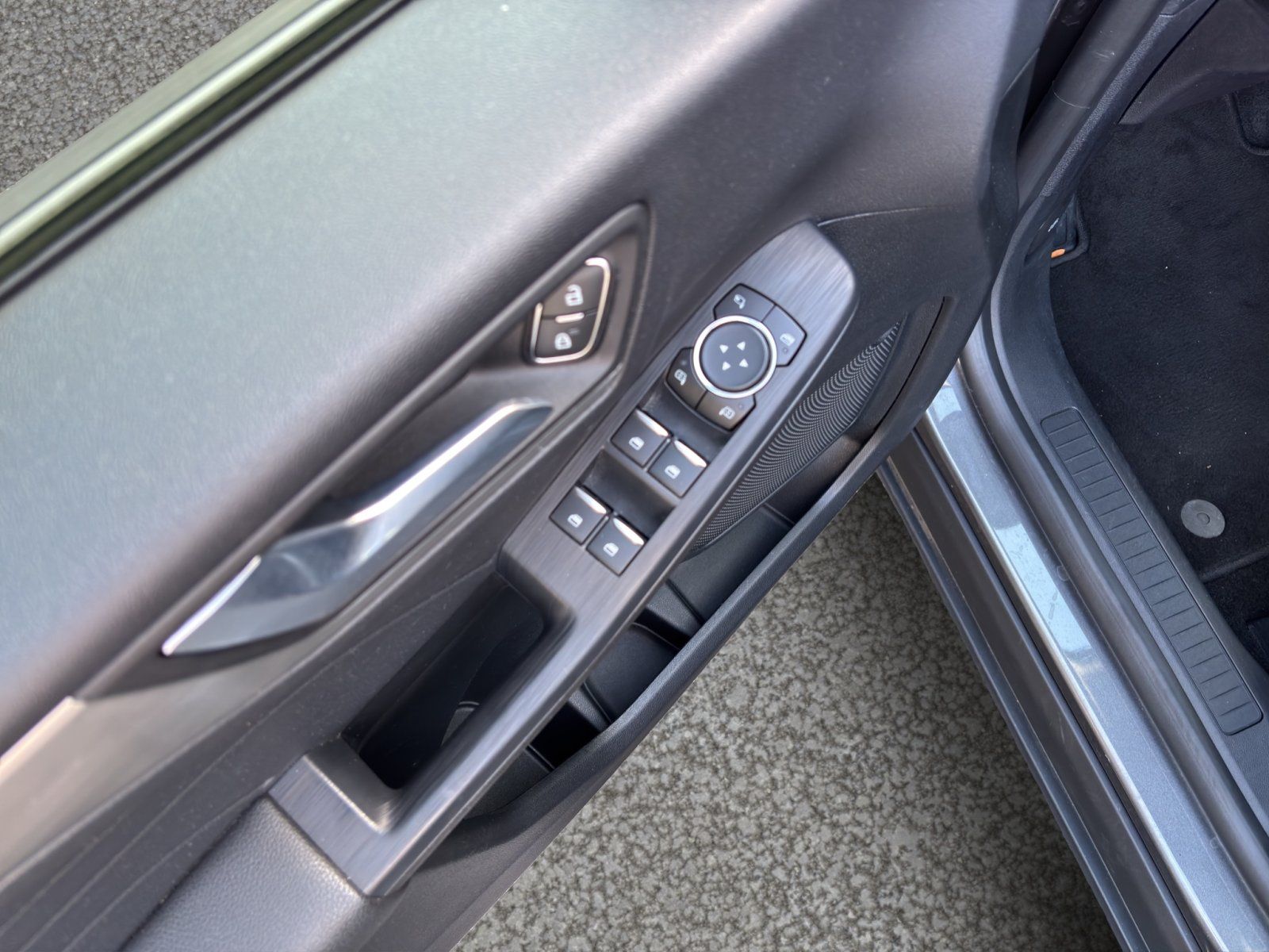 Fahrzeugabbildung Ford Kuga Plug-In Hybrid Titanium