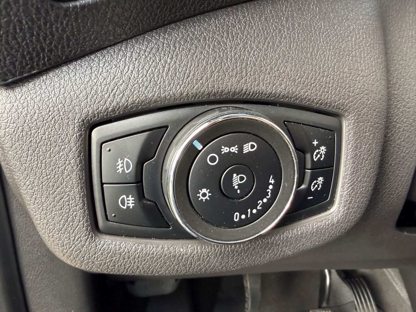 Fahrzeugabbildung Ford Transit Connect Kasten Trend AHK  Regalsystem PD