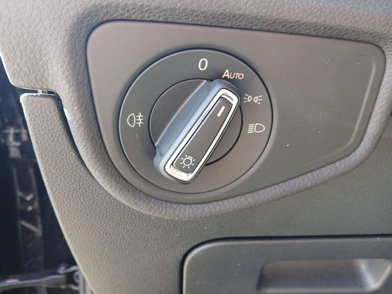 Fahrzeugabbildung Volkswagen Touran TSI Comfortline 7-Si Navi AID ACC PDC SH