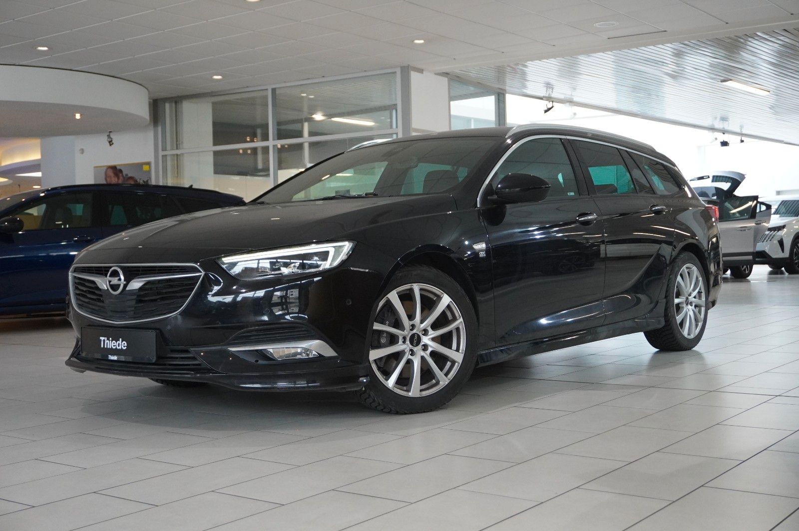 Fahrzeugabbildung Opel Insignia B ST 2.0T INNOV. 4X4 NAVI/OPC/KAMERA