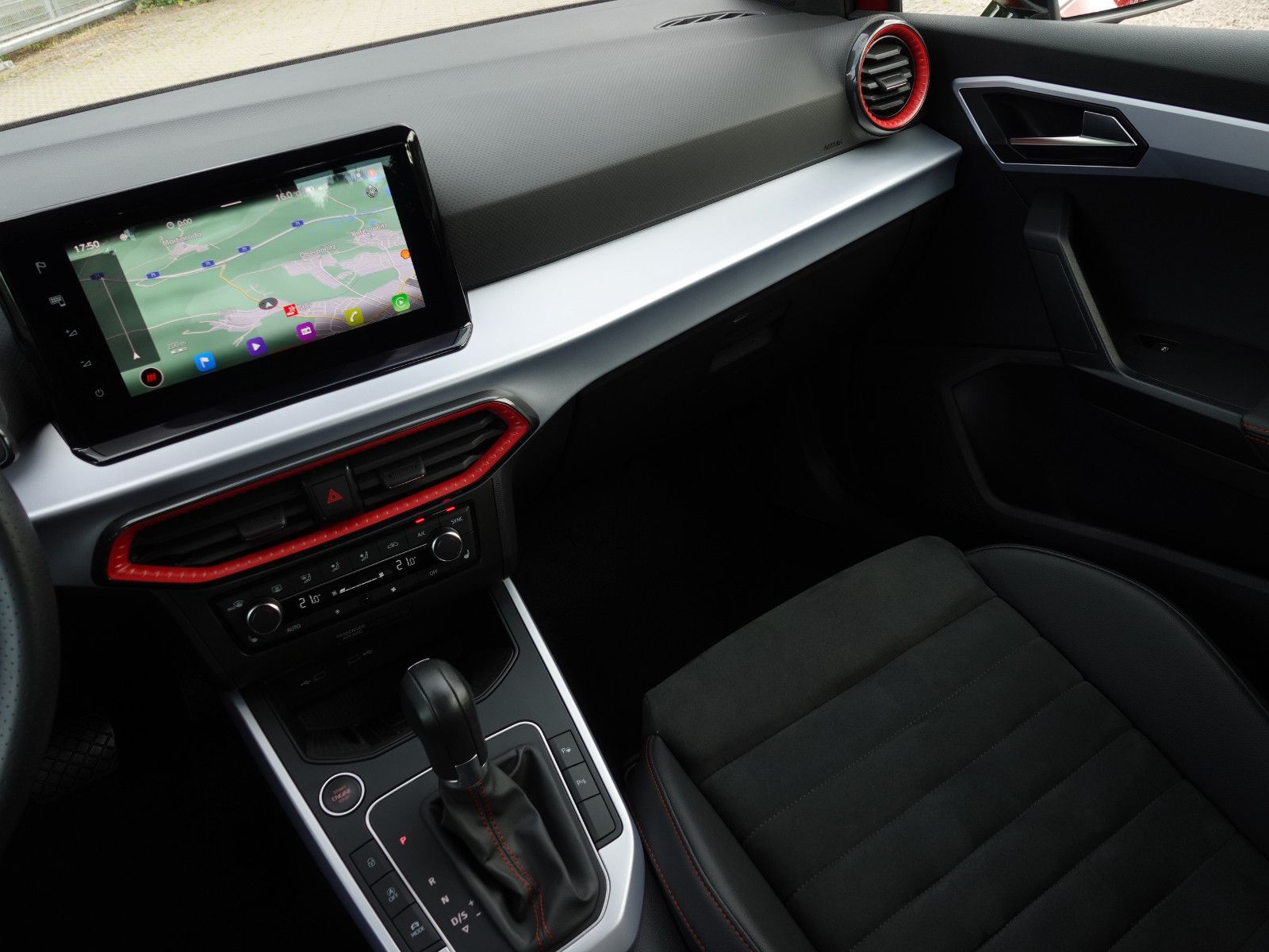 Fahrzeugabbildung SEAT Arona 1.5 TSI DSG FR Full Link ACC RFK DINAMICA