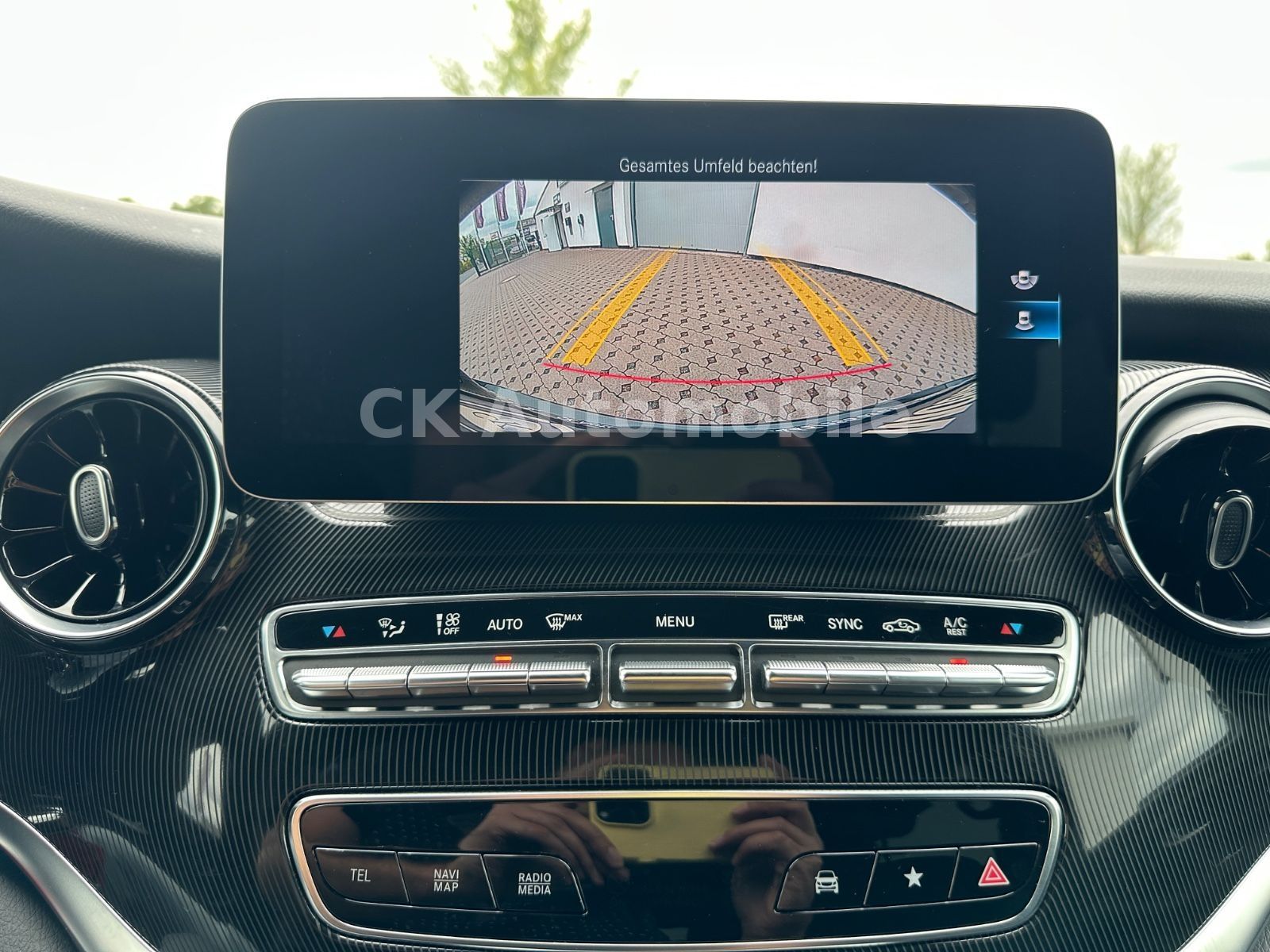 Fahrzeugabbildung Mercedes-Benz V 250d Edition 4MATIC Kompakt AMG-Line / 6 Sitze