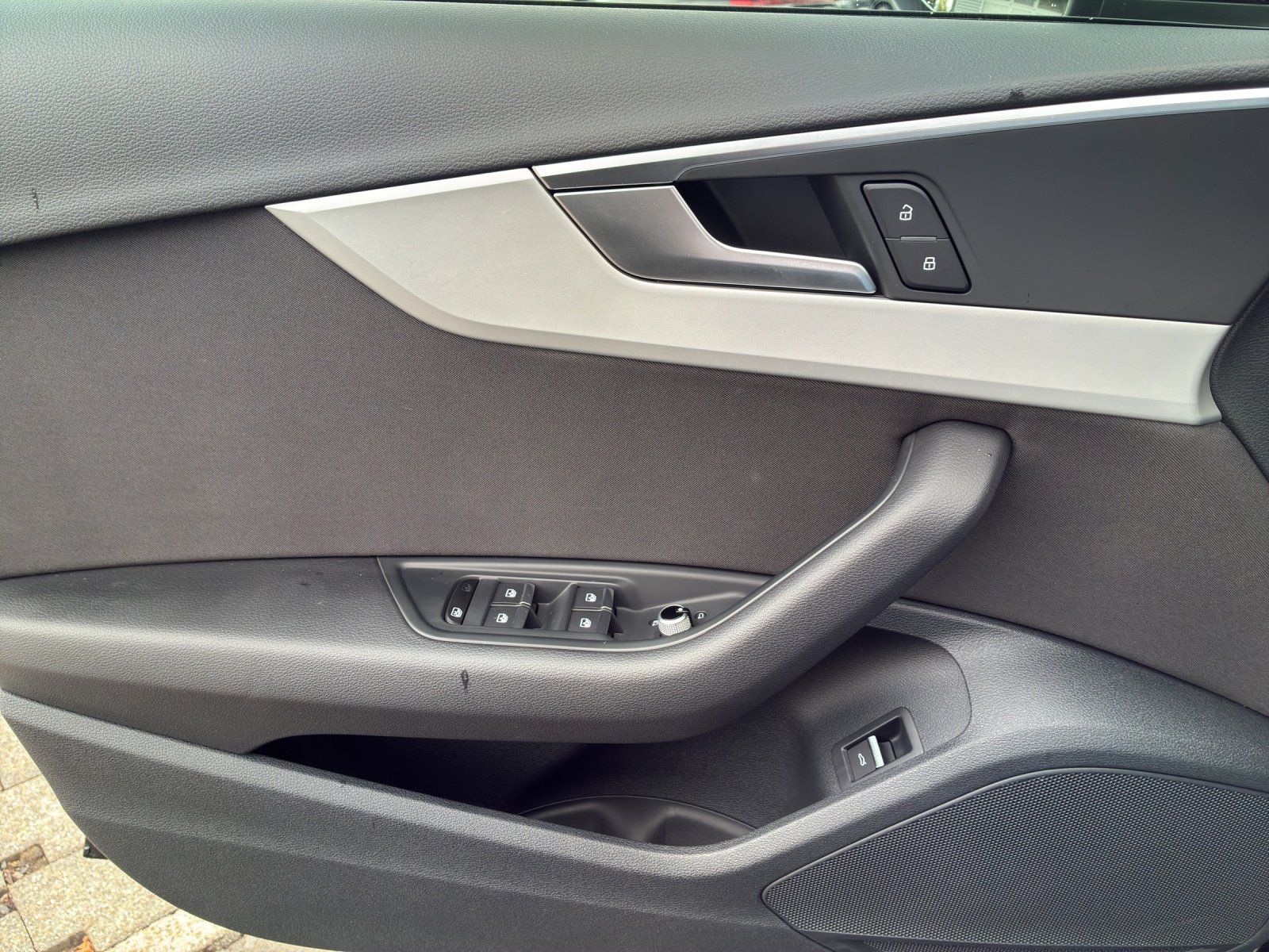 Fahrzeugabbildung Audi A4 Avant 35 2.0 TFSI advanced Kamera,Navi,SHZ,LM