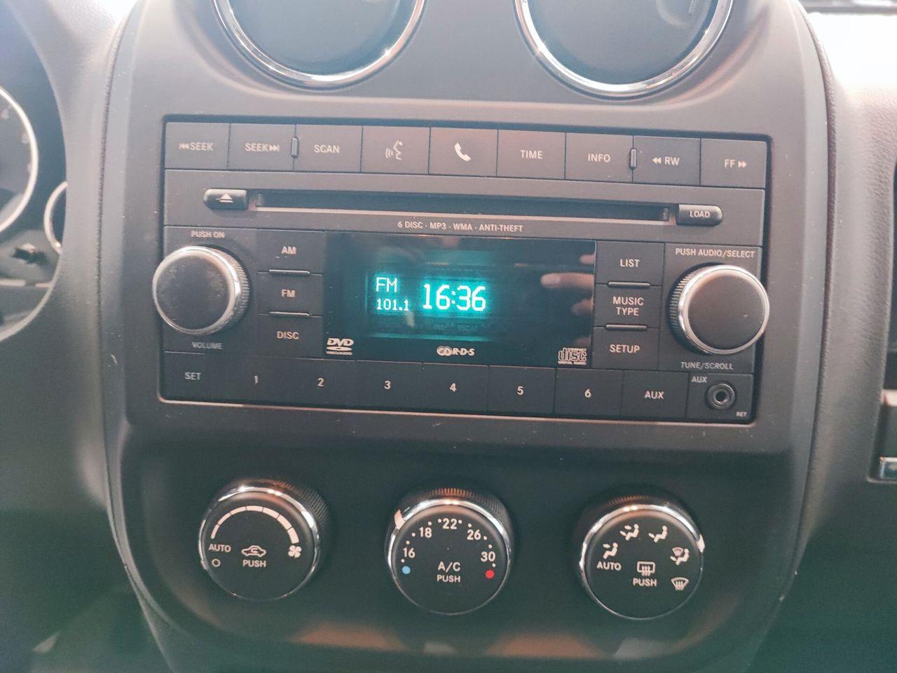 Jeep Compass 2012 — photo 14