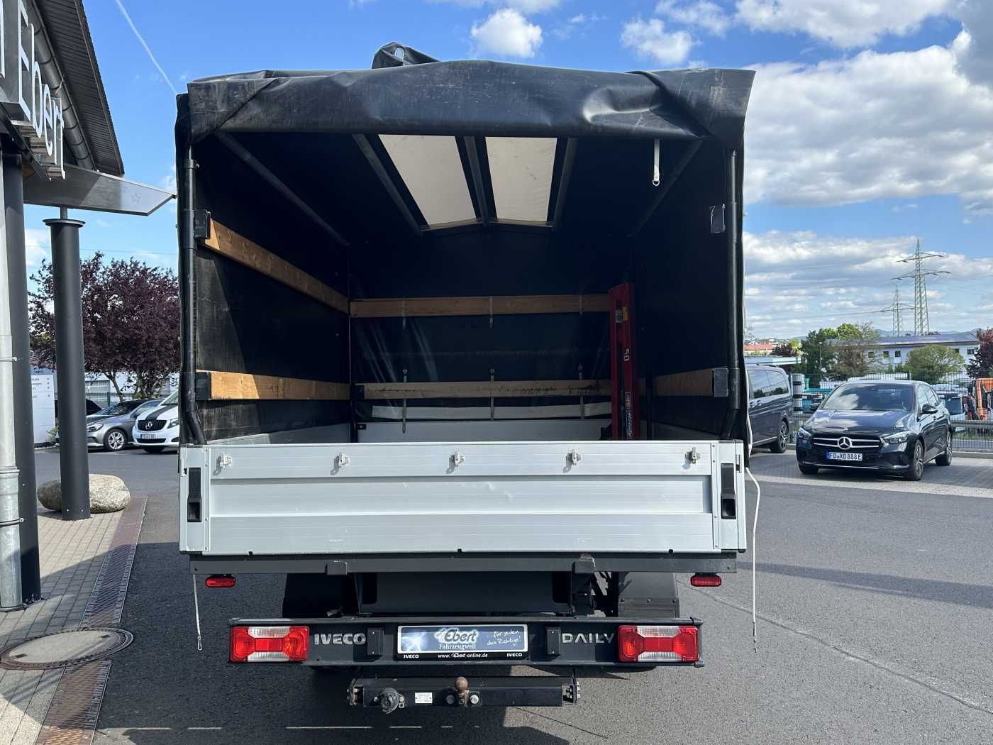 Fahrzeugabbildung Iveco Daily 35S14 Pritsche+Plane *AHK*Ladekran*7-Sitze