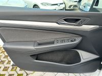 Volkswagen Golf VIII 1.5TSI Life RKam Totwinkel HuD Navi