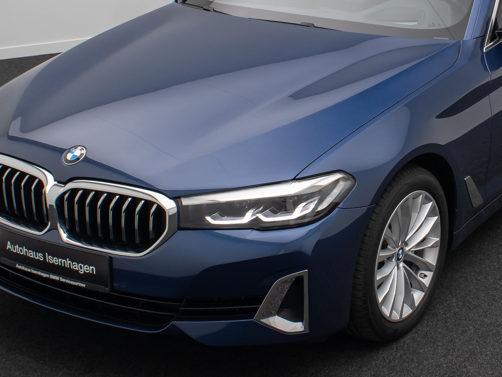 Fahrzeugabbildung BMW 520d Luxury Line HUD DAB Kamera HiFi Panorama
