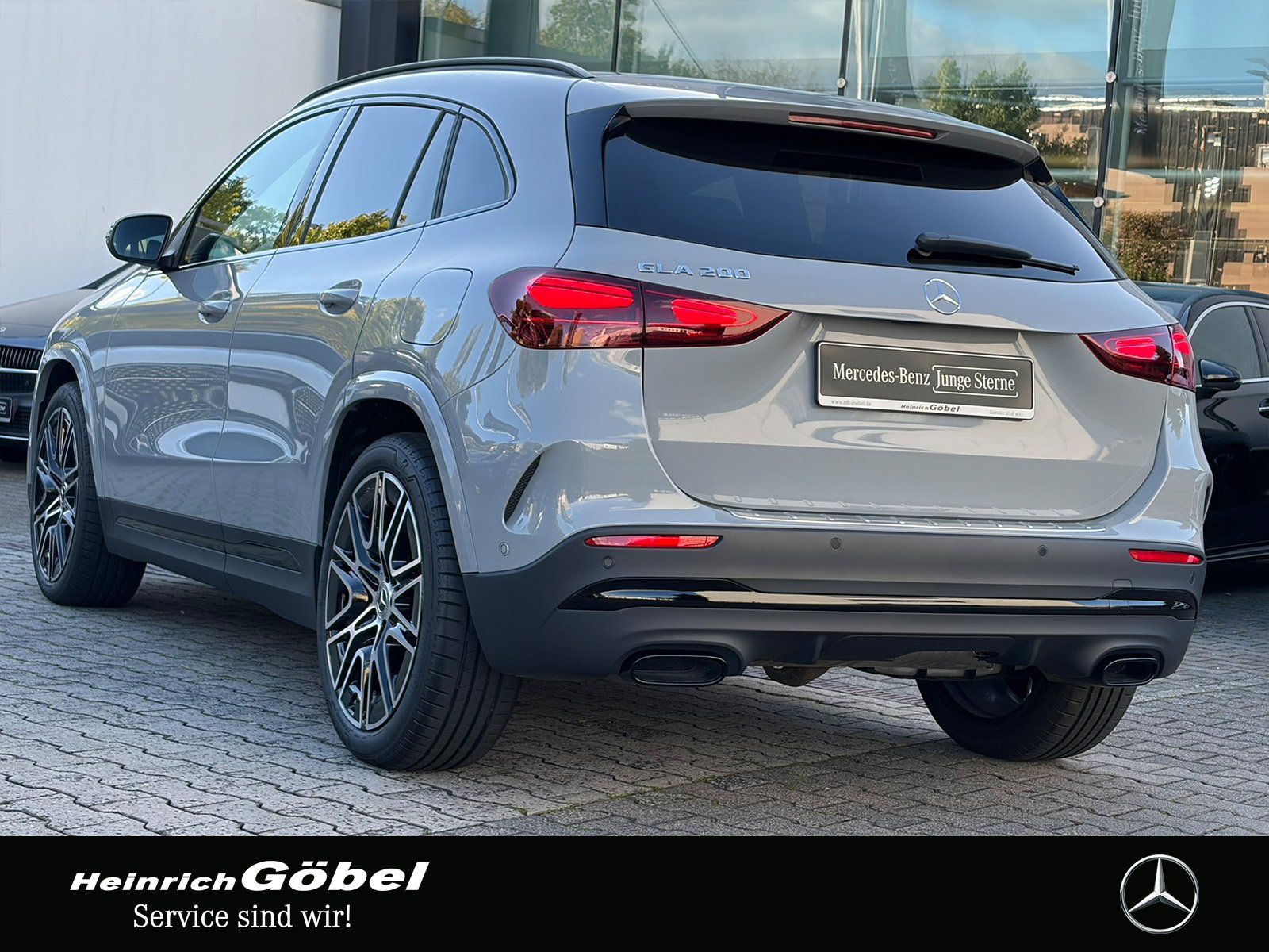 Fahrzeugabbildung Mercedes-Benz GLA 200 AMG*PANO*AHK*20ZOLL*FAP*APPLECAR-PLAY*